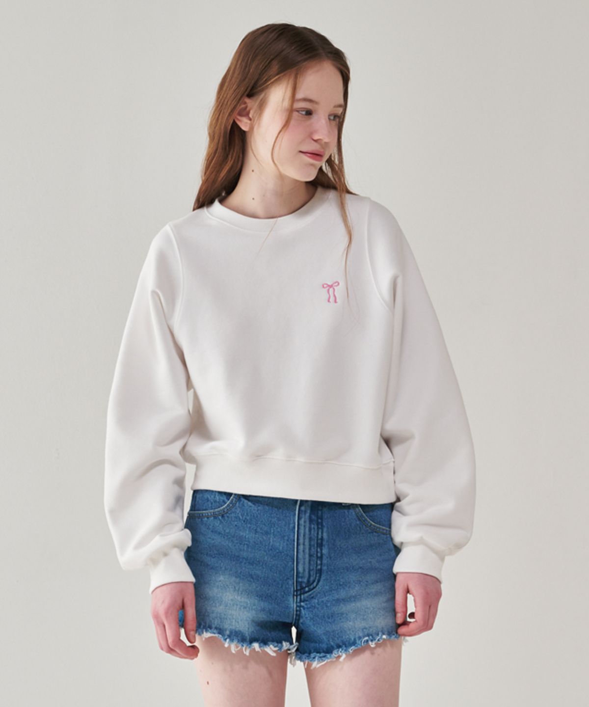 론론(RONRON) VOLUME SLEEVE RIBBON SWEATSHIRT WHITE