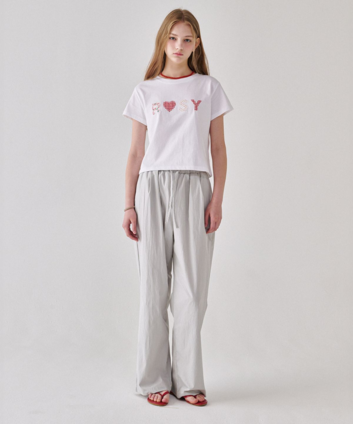 론론(RONRON) ROSY APPLIQUE CROP T SHIRT WHITE