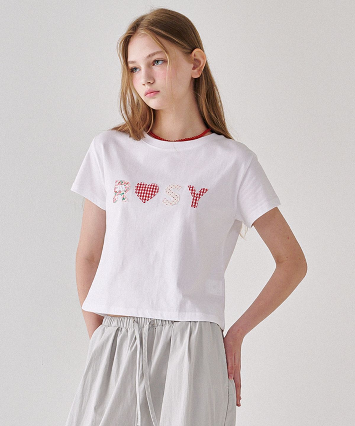 론론(RONRON) ROSY APPLIQUE CROP T SHIRT WHITE