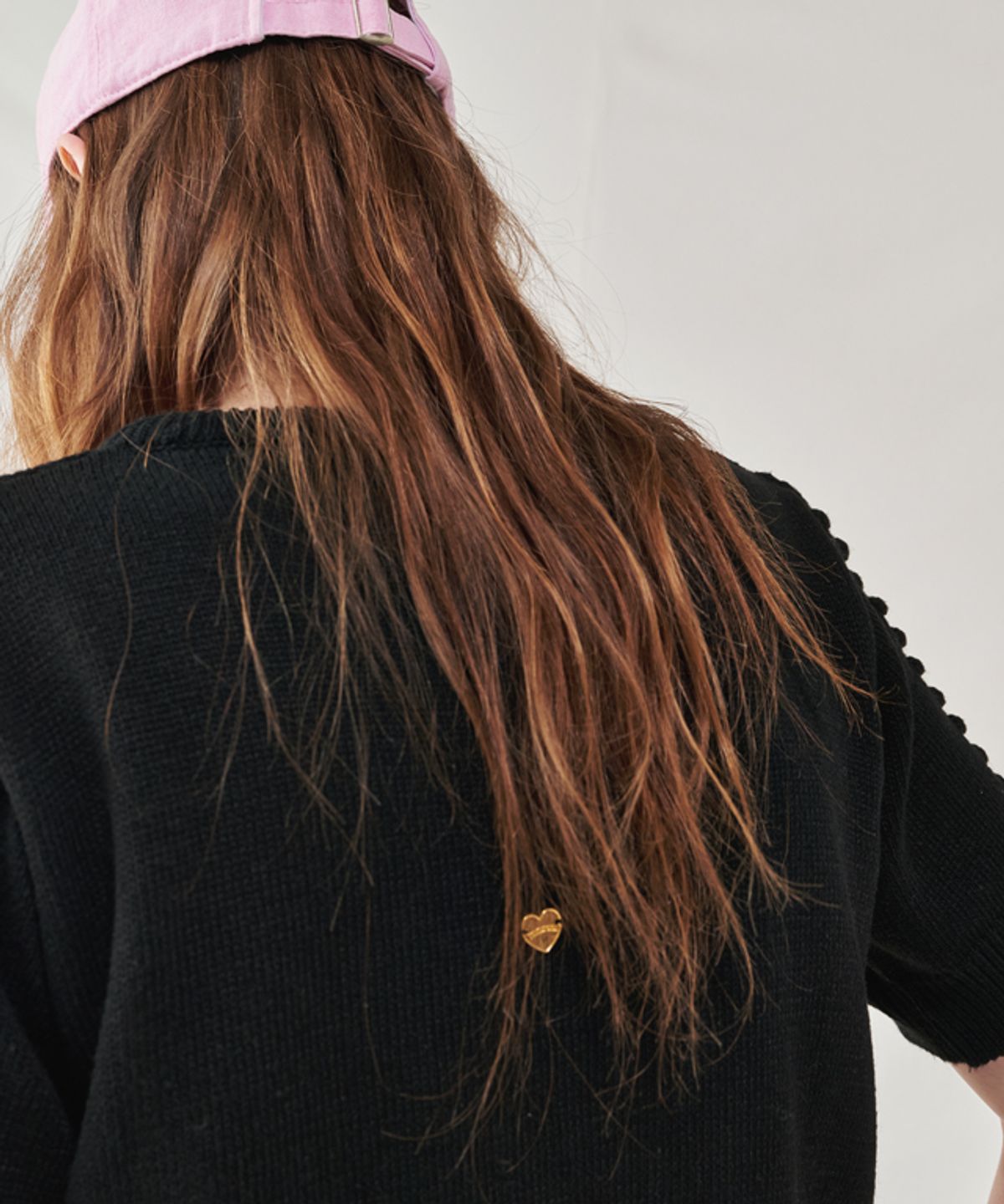 론론(RONRON) EMBO HEART SHORT SLEEVE KNIT BLACK