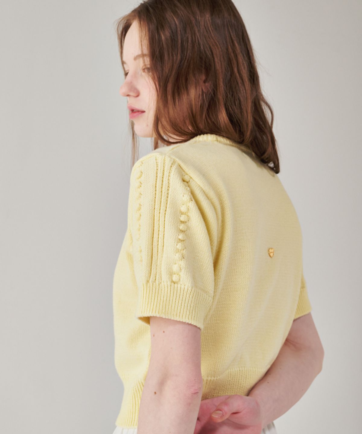 론론(RONRON) EMBO HEART SHORT SLEEVE KNIT BUTTER YELLOW