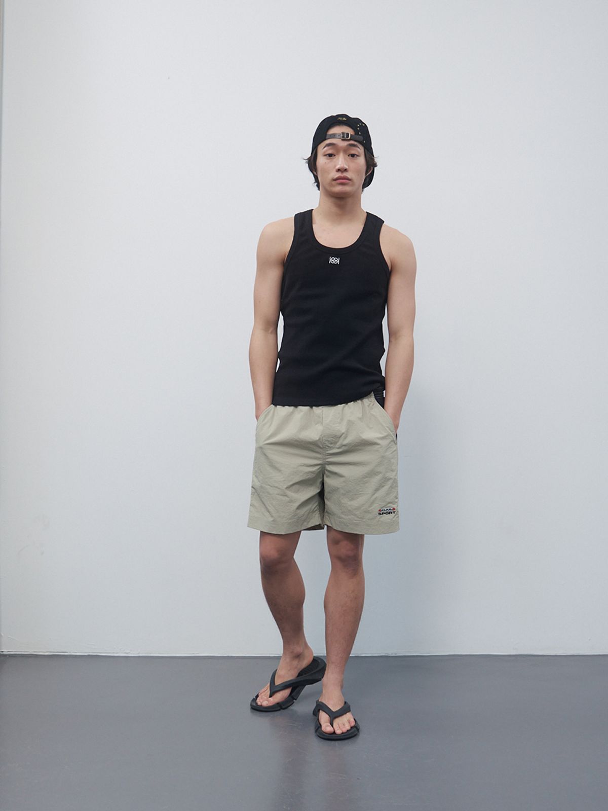 기준 맨(KIJUN MEN) Square-neck Tank Top Black