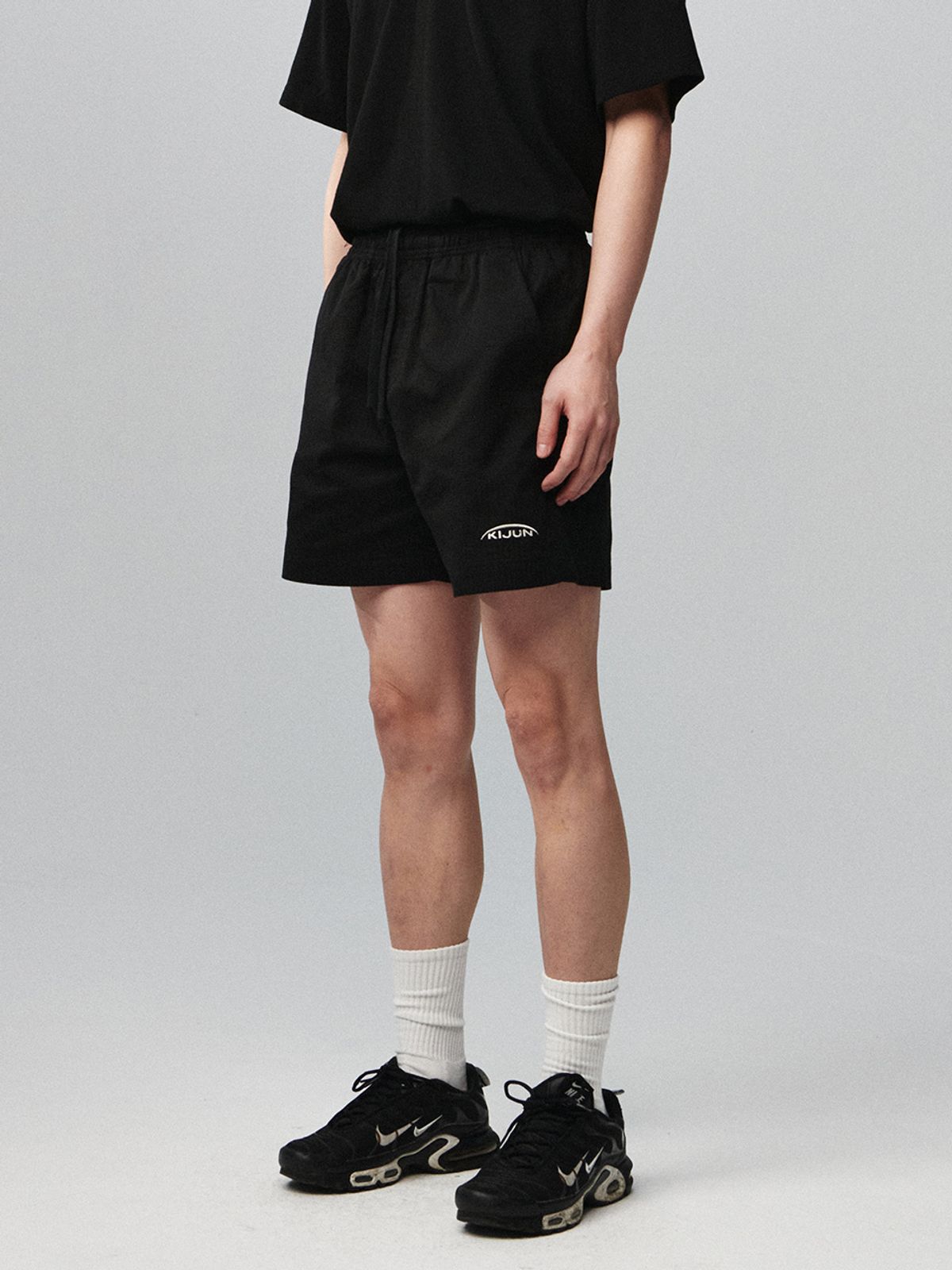 기준 맨(KIJUN MEN) Stitched Cotton Shorts Black