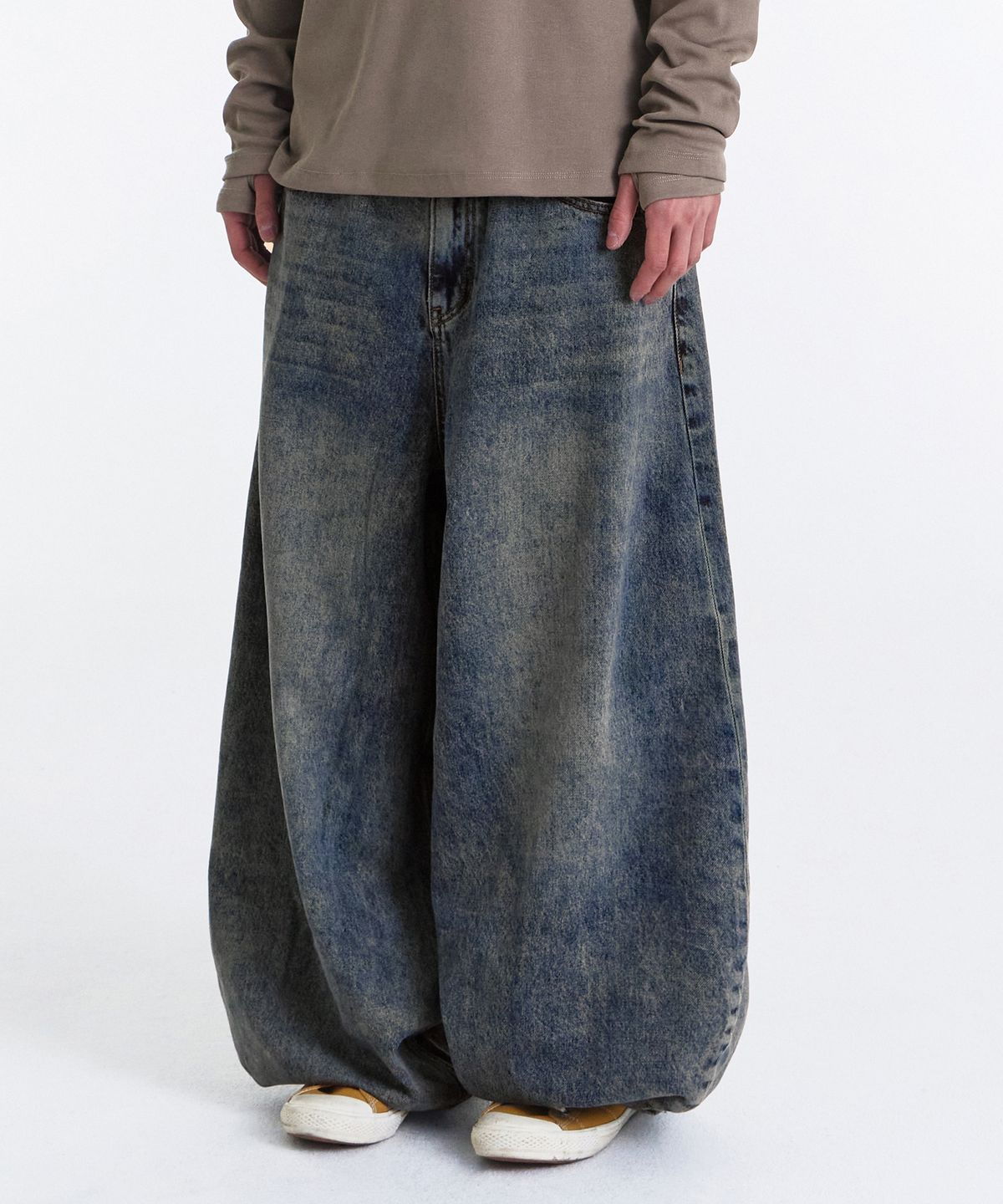 기철(KICHUL) BALLOON FIT DENIM PANTS (BROWN TIN WASHED)