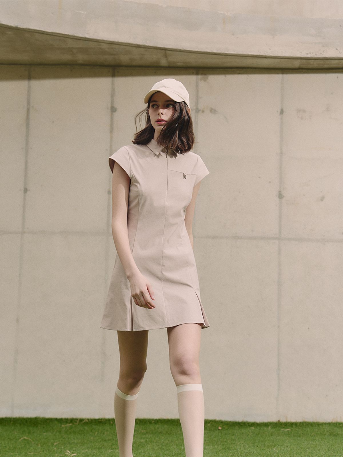 버뮤다그래스(BERMUDAGRASS) 캡소매 원피스_BEIGE