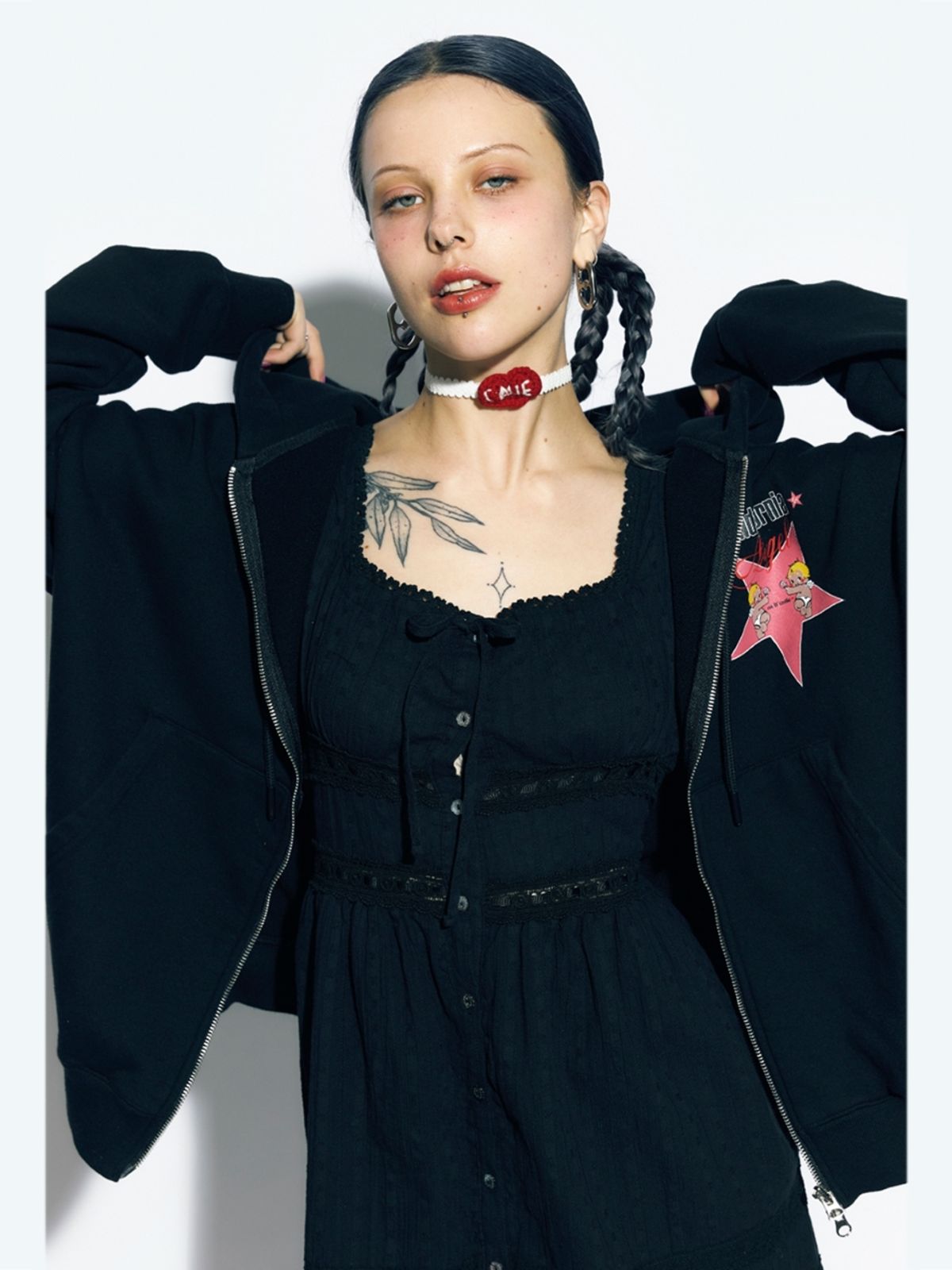 에즈이프 캘리(ASIF CALIE) RUFFLE SLEEVELESS MIDI DRESS BLACK