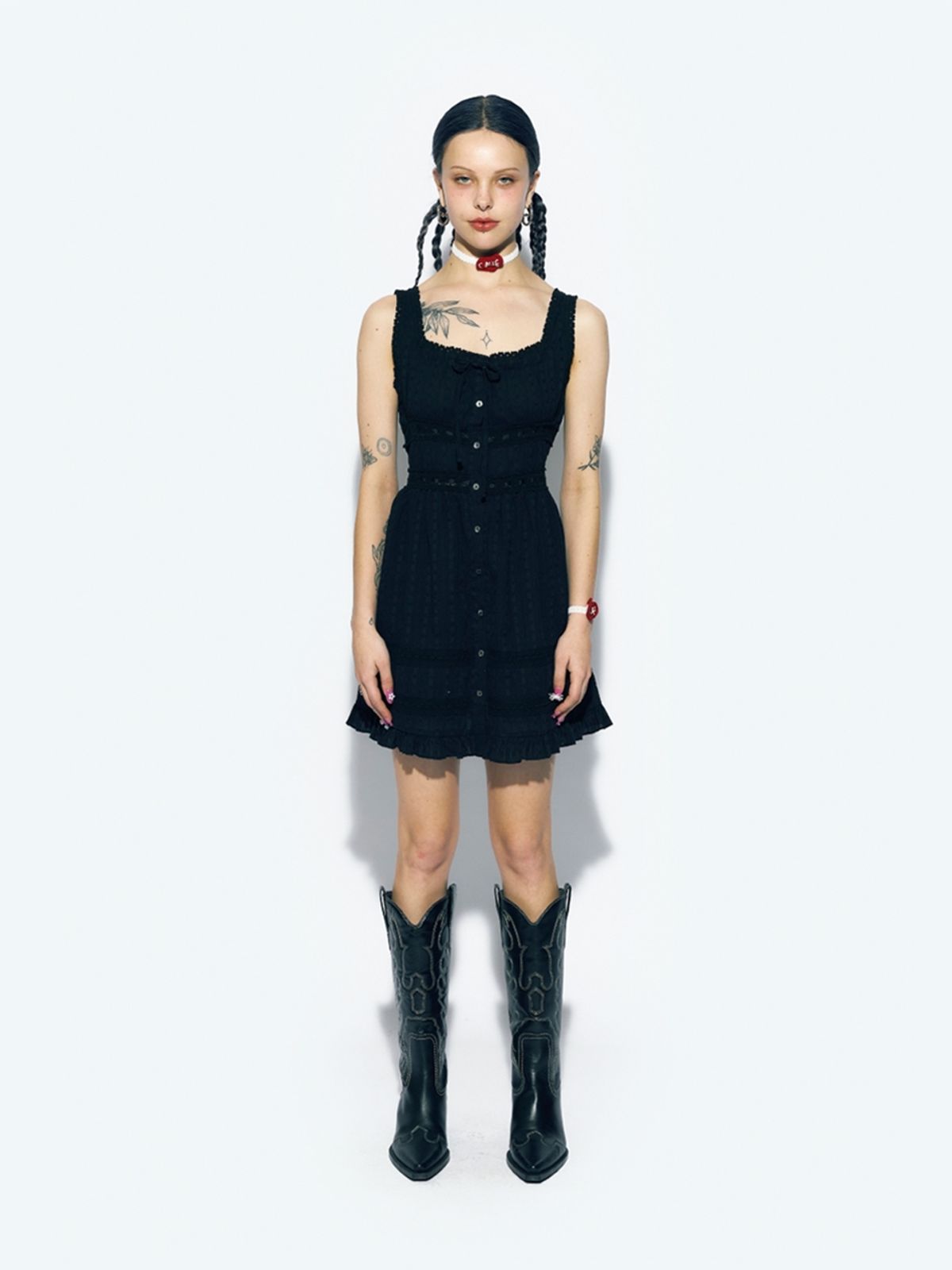 에즈이프 캘리(ASIF CALIE) RUFFLE SLEEVELESS MIDI DRESS BLACK
