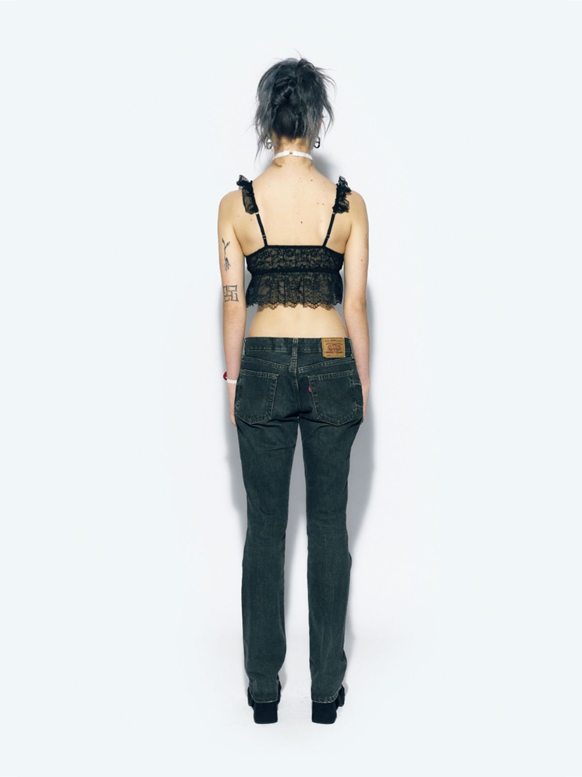 에즈이프 캘리(ASIF CALIE) RUFFLED CAP SLEEVE BLOUSE BLACK
