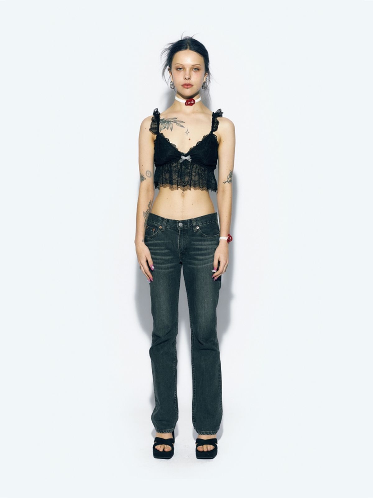 에즈이프 캘리(ASIF CALIE) RUFFLED CAP SLEEVE BLOUSE BLACK