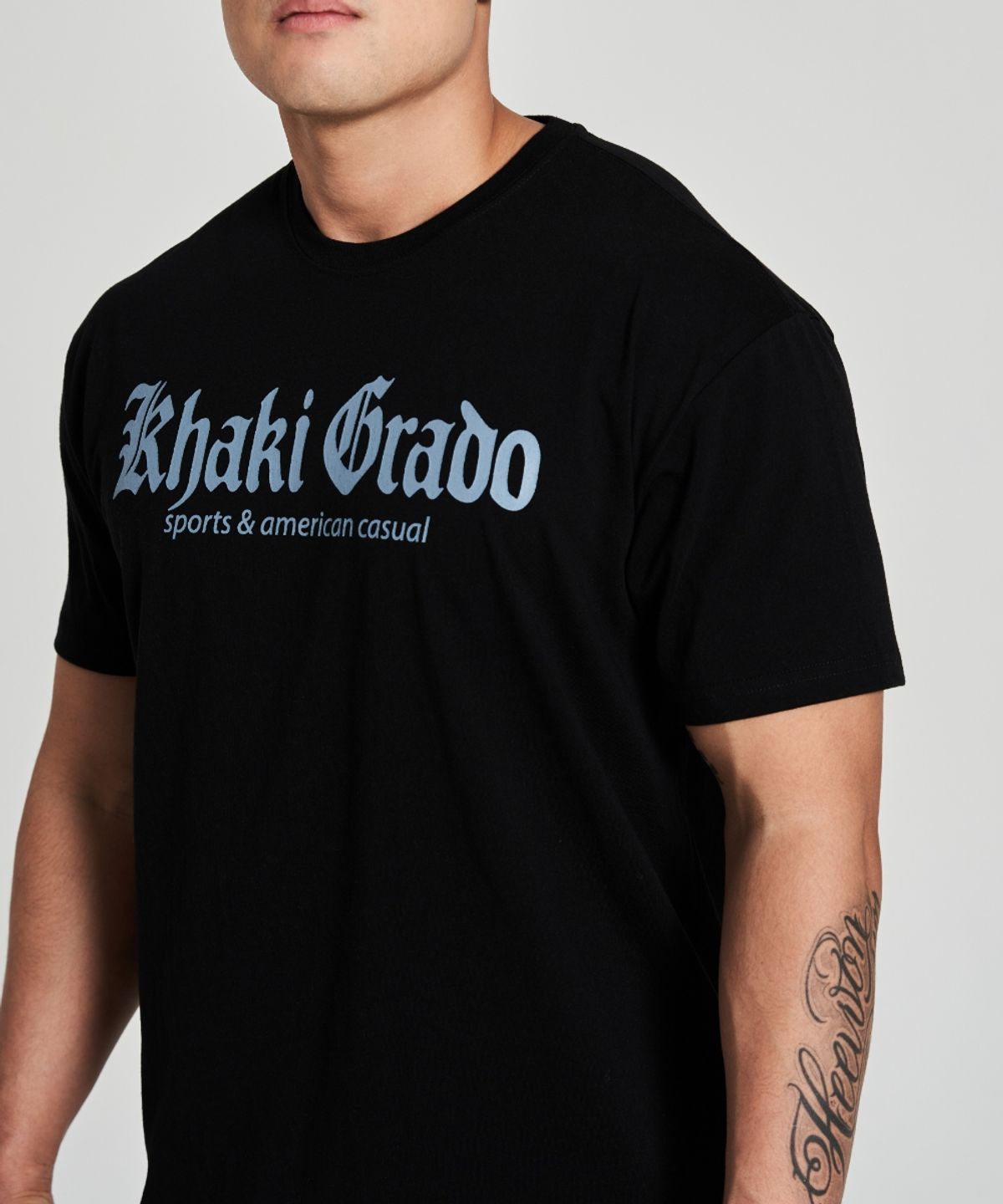카키그라도(KHAKI GRADO) 불꽃 로고 머슬드 레귤러핏 반팔 티셔츠 (블루블랙/잉크블랙)