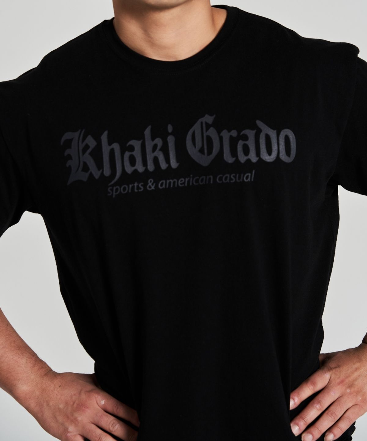 카키그라도(KHAKI GRADO) 불꽃 로고 머슬드 레귤러핏 반팔 티셔츠 (블루블랙/잉크블랙)