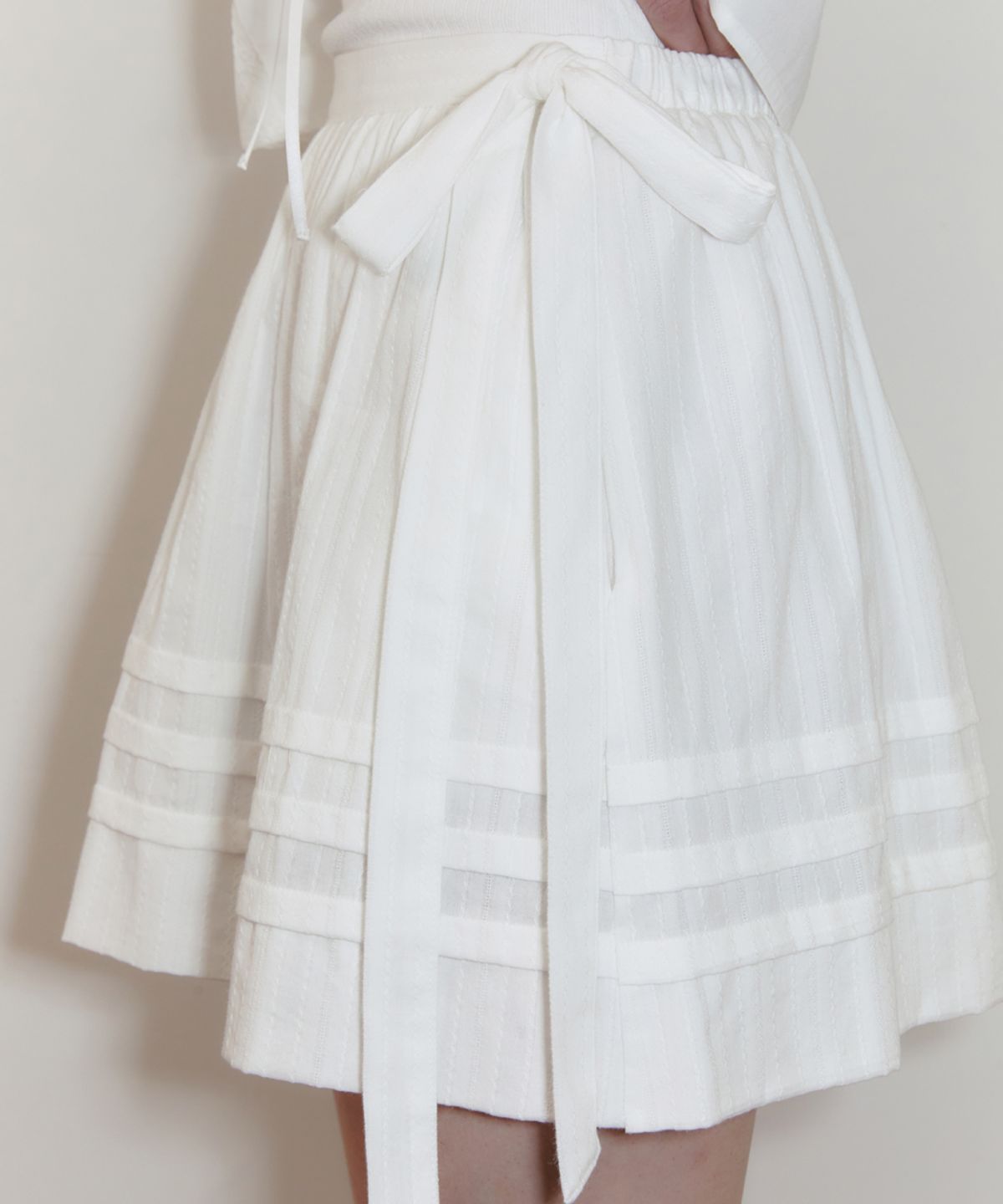 시눈(SINOON) Ribbon Mini Skirt (Cream)
