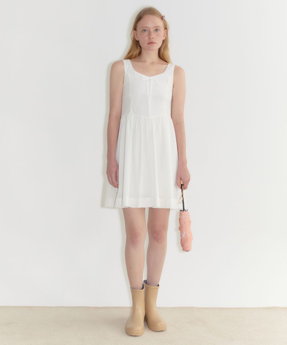 [Sinoon]ROUND SHIRRING SLEEVELESS ドレス★新作・24SS★韓国★ MUSINSA公式 | SINOON Round Shirring Sleeveless Dress (Cream)