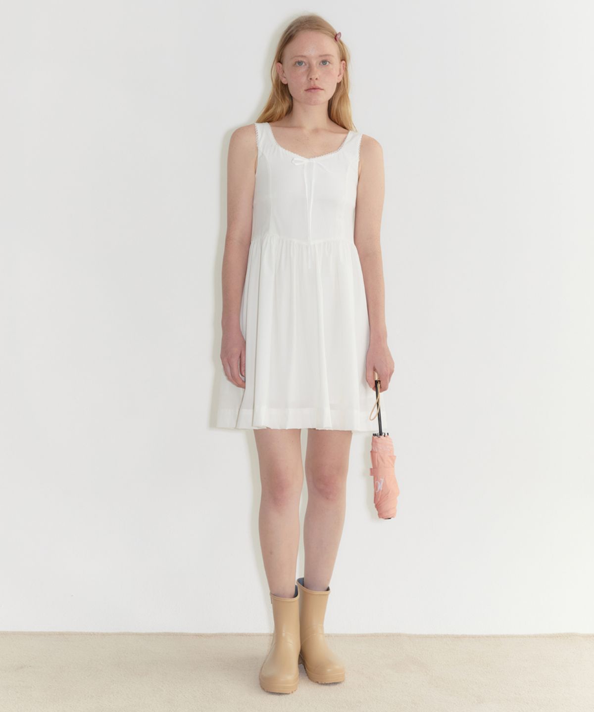 시눈(SINOON) Round Shirring Sleeveless Dress (Cream)