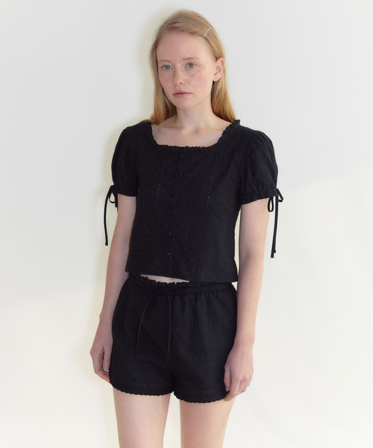 시눈(SINOON) Eyelet Blouse (Black)