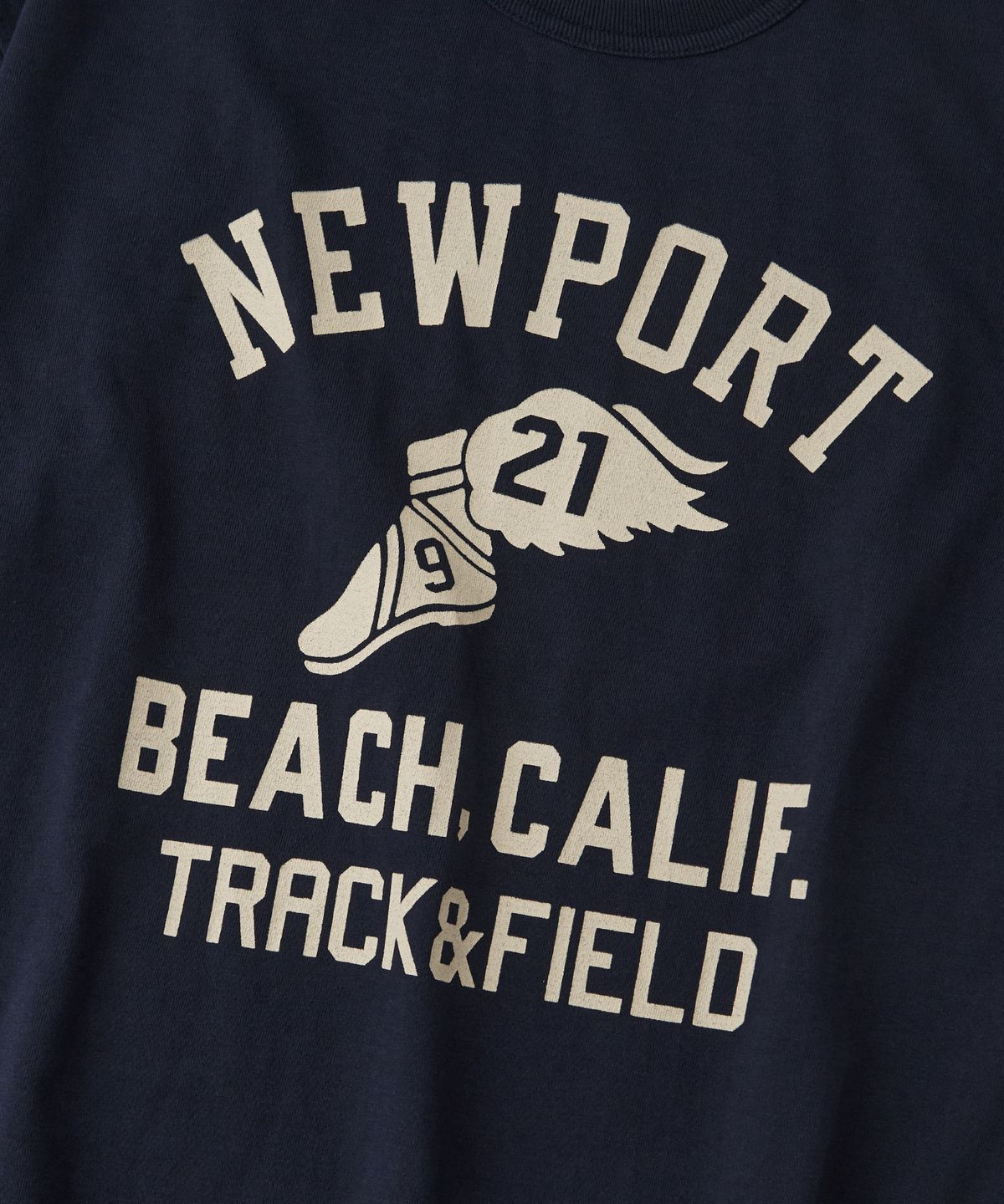 아웃스탠딩(OUTSTANDING) V.S.C TEE(NEWPORT)_NAVY