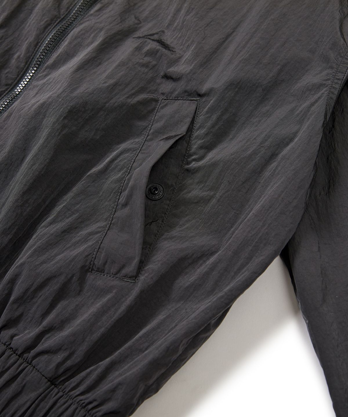 스노우피크 어패럴(SNOWPEAK APPAREL) 브라이트 여성 세미 크롭 바람막이 Charcoal (S24MWFWB75)
