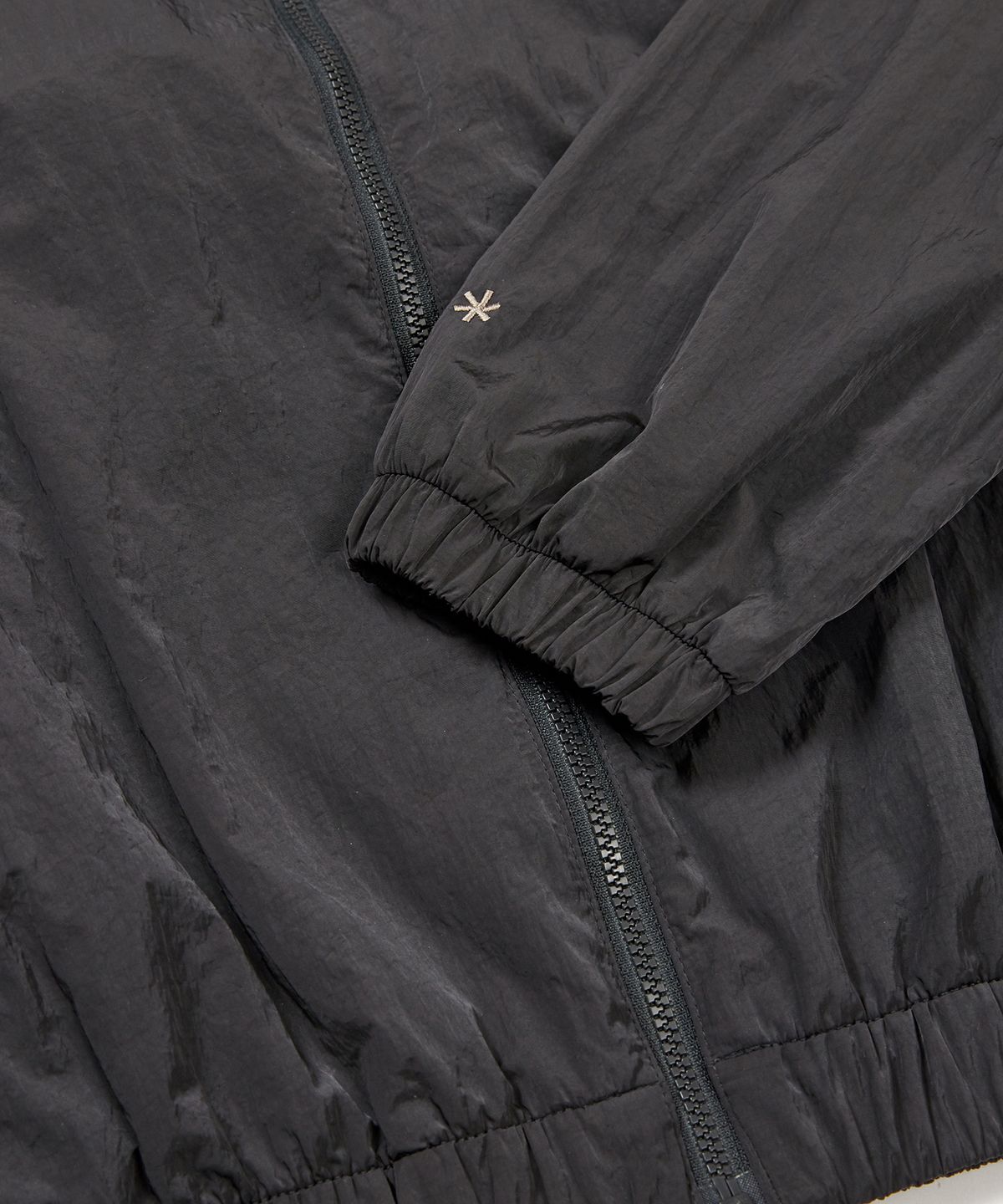 스노우피크 어패럴(SNOWPEAK APPAREL) 브라이트 여성 세미 크롭 바람막이 Charcoal (S24MWFWB75)