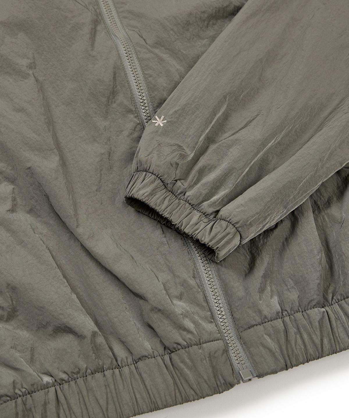 스노우피크 어패럴(SNOWPEAK APPAREL) 브라이트 여성 세미 크롭 바람막이 Olive (S24MWFWB75)