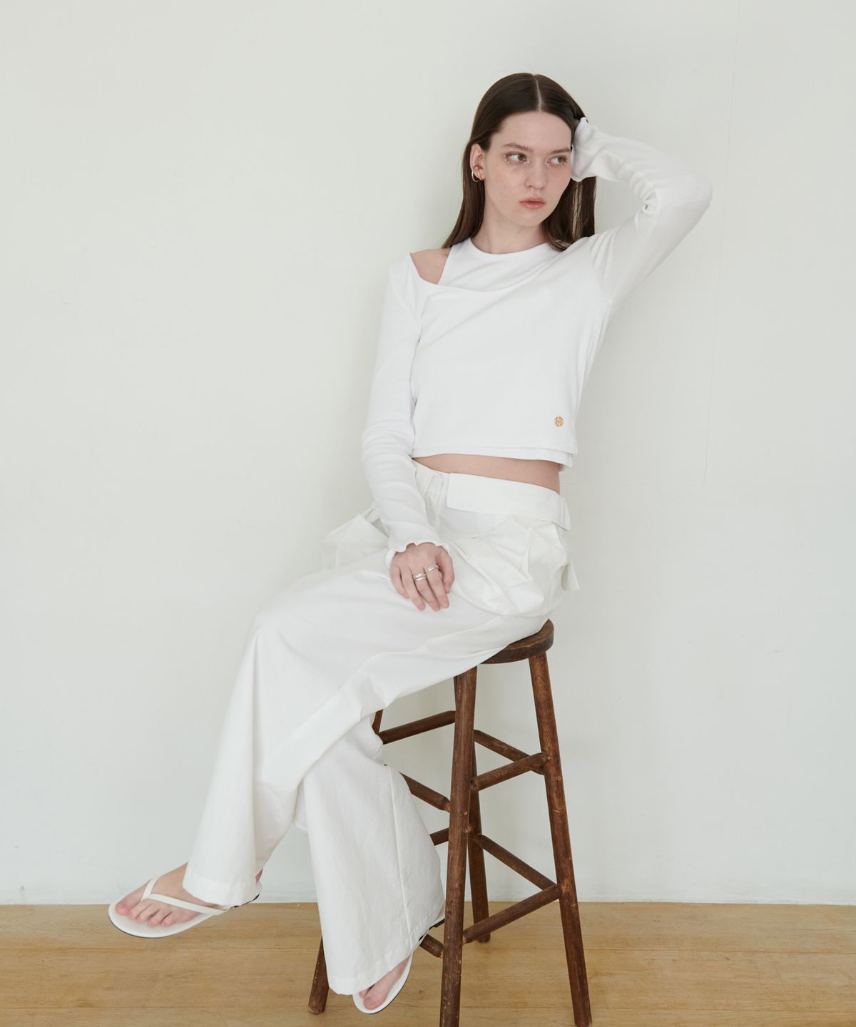언뮤트(UNMUTE) LAYERED U-NECK TOP SET UP(WHITE)