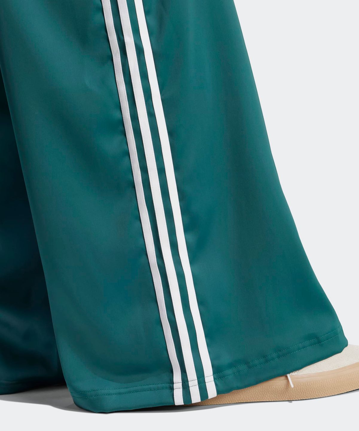 아디다스(ADIDAS) 새틴 와이드 레그 트랙 팬츠 - 그린 / IP2960