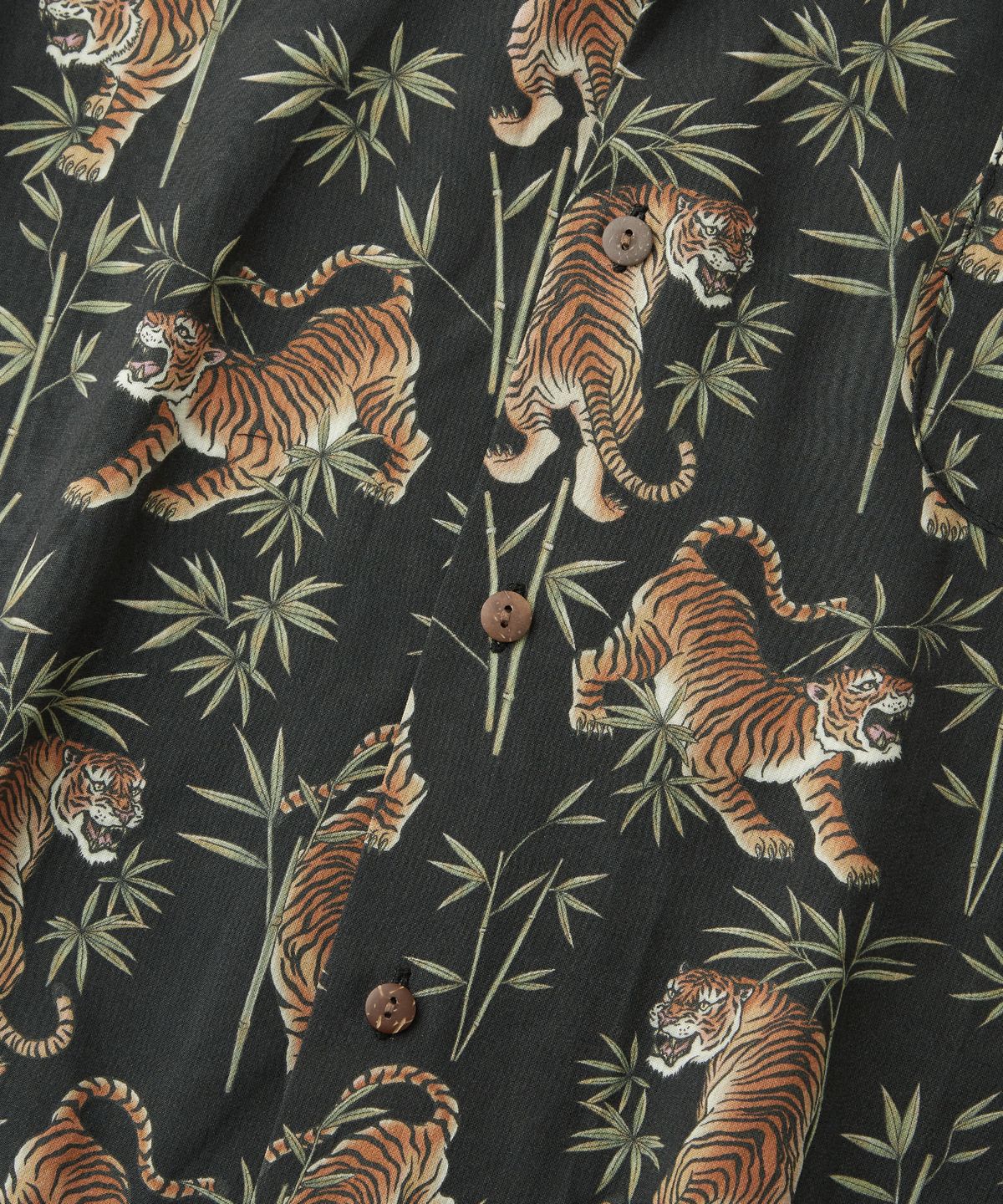 아웃스탠딩(OUTSTANDING) HAWAIIAN OPEN COLLAR HALF SHIRT BAMBOO TIGER_BLACK