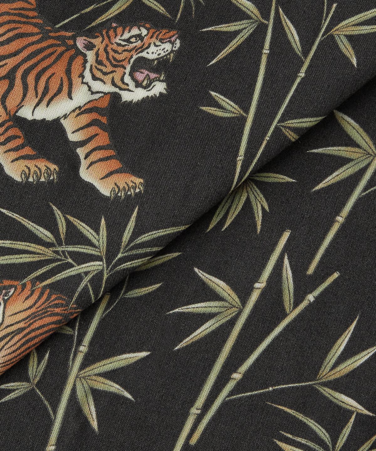 아웃스탠딩(OUTSTANDING) HAWAIIAN OPEN COLLAR HALF SHIRT BAMBOO TIGER_BLACK