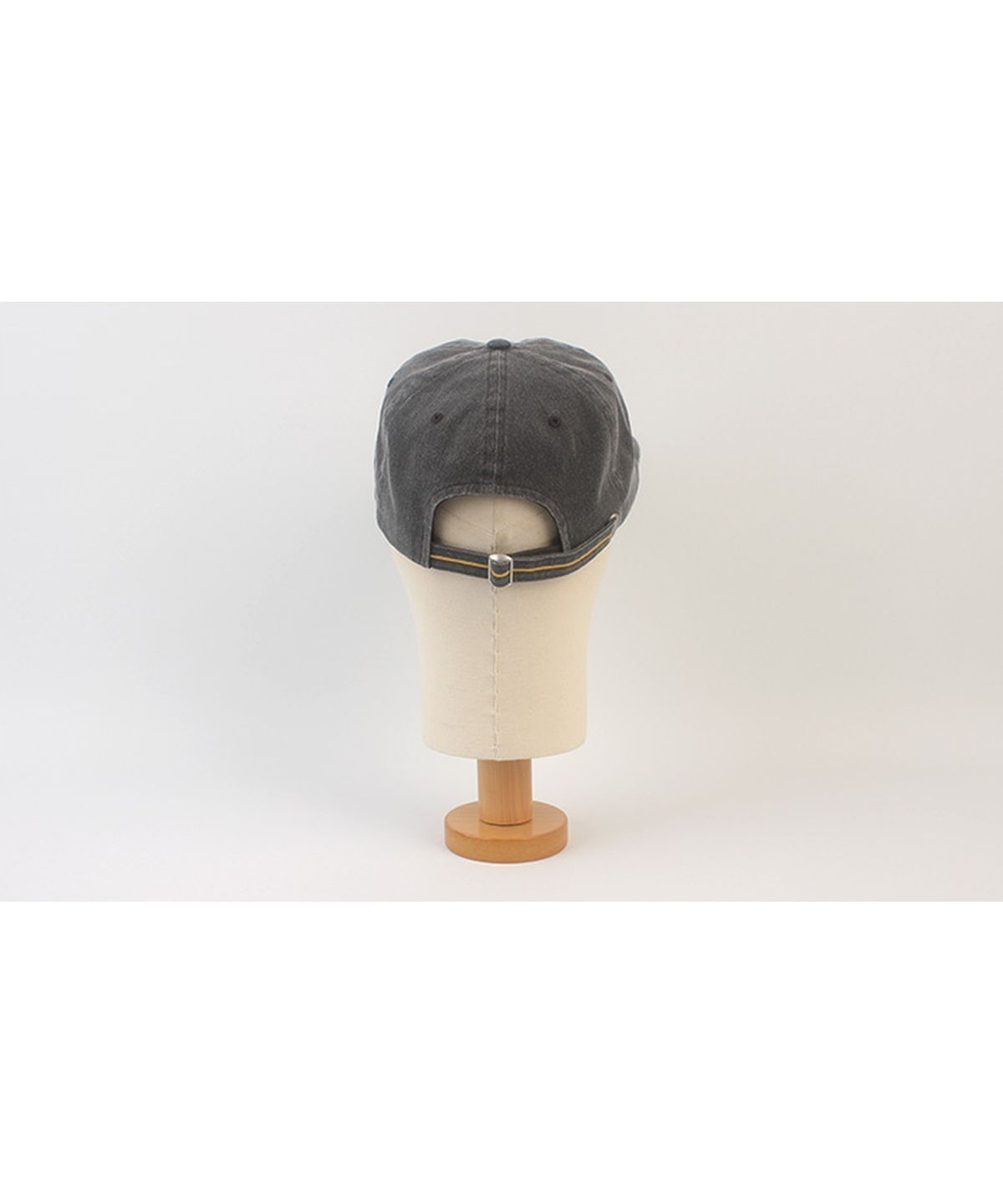 유니버셜 케미스트리(UNIVERSAL CHEMISTRY) Kitch Pigment Washing Gray Strapback Cap 피그먼트모자