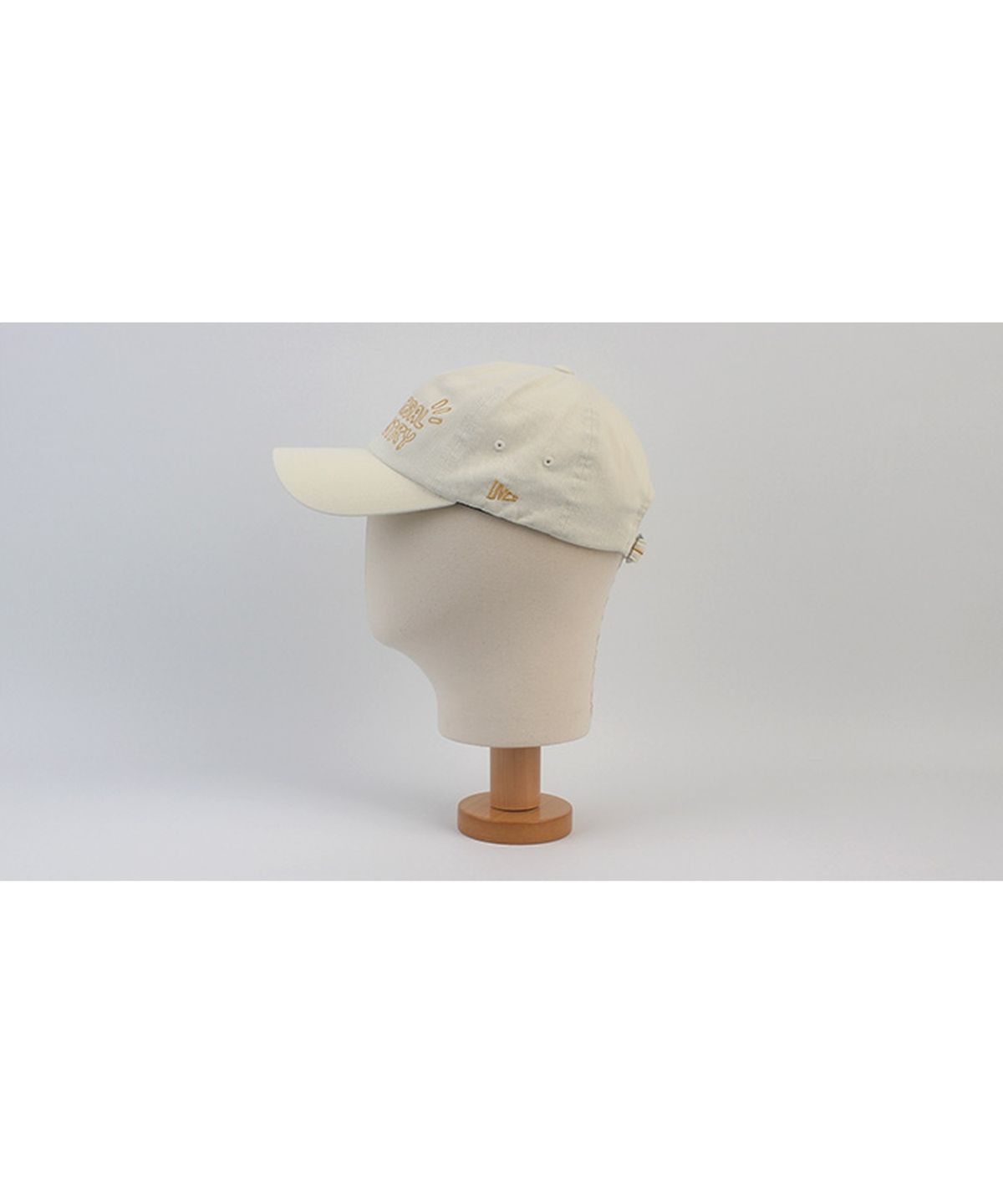 유니버셜 케미스트리(UNIVERSAL CHEMISTRY) Kitch Pigment Washing Ivory Ballcap 피그먼트모자