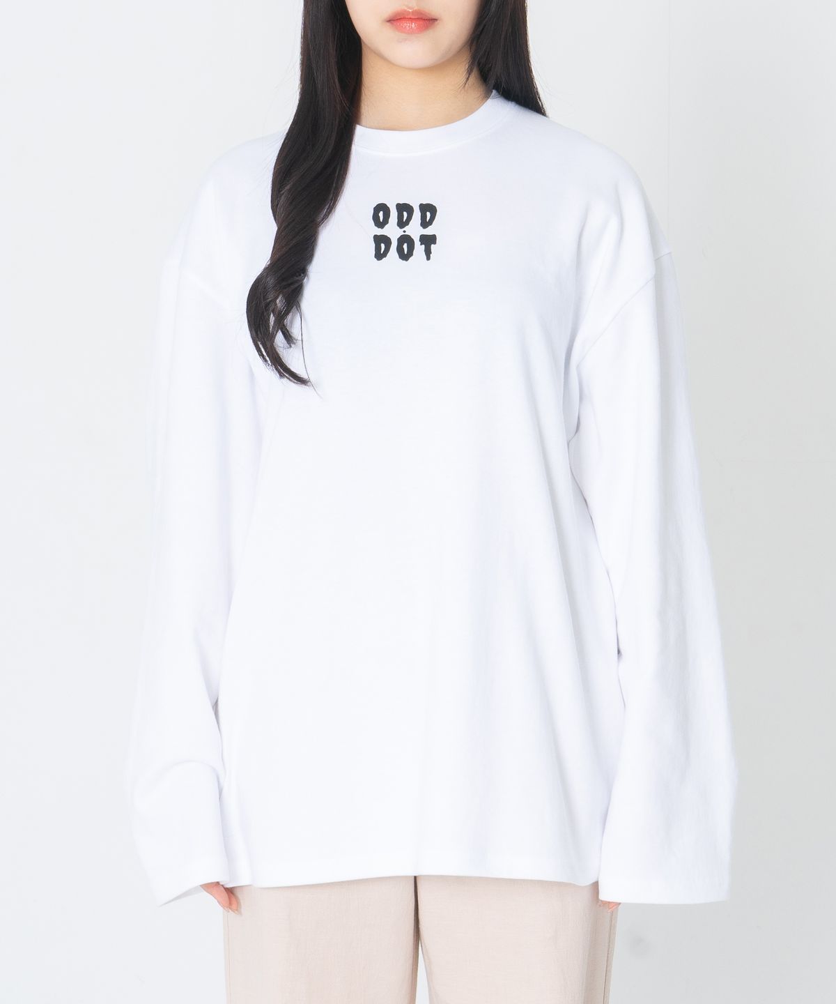 오드닷(ODD DOT) 오드 빅 로고 롱슬리브_화이트