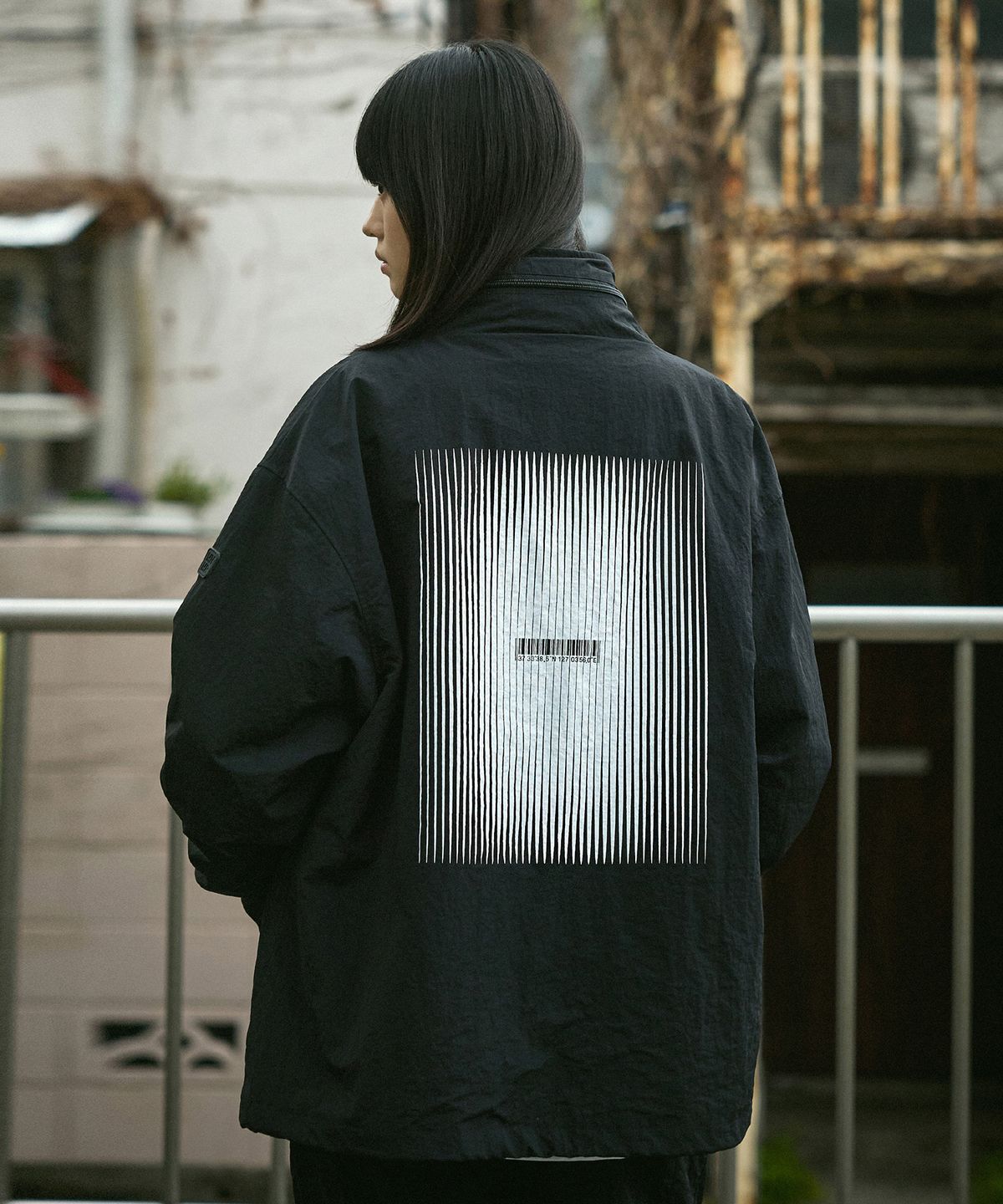미니멀프로젝트(MINIMALPROJECT) 바코드 우븐 코치 자켓 MJK117 [Black]