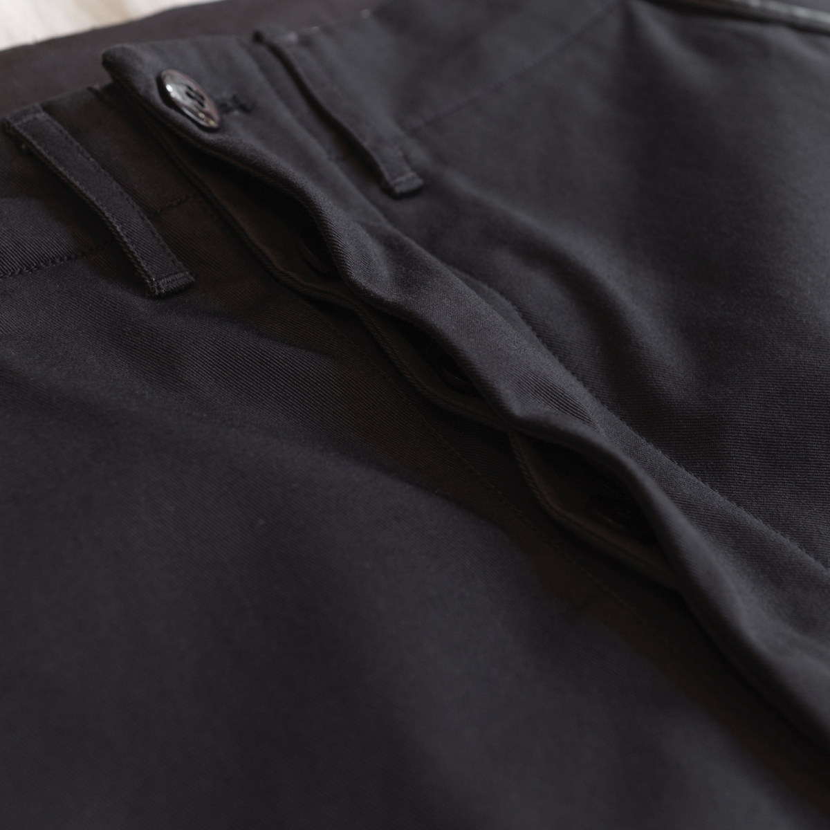 본로우(BONRROW) Leather Mix Chino_Navy