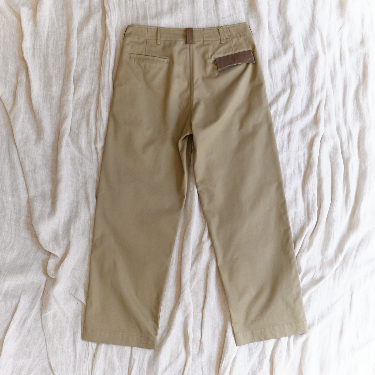 본로우(BONRROW) Leather Mix Chino_Khaki