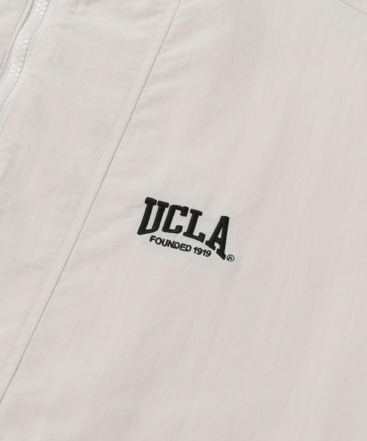 유씨엘에이(UCLA) 남여공용 나일론 하이넥 아노락[O-WHITE](UA3UJ81_33)