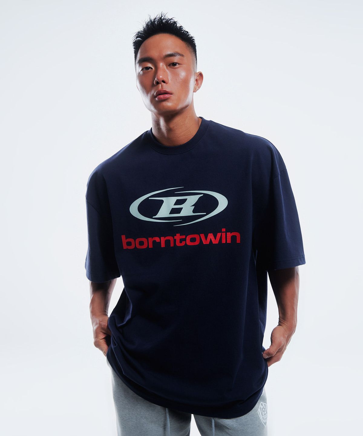 본투윈(BORN TO WIN) SYMBOL B LOGO T-SHIRTS [NAVY]