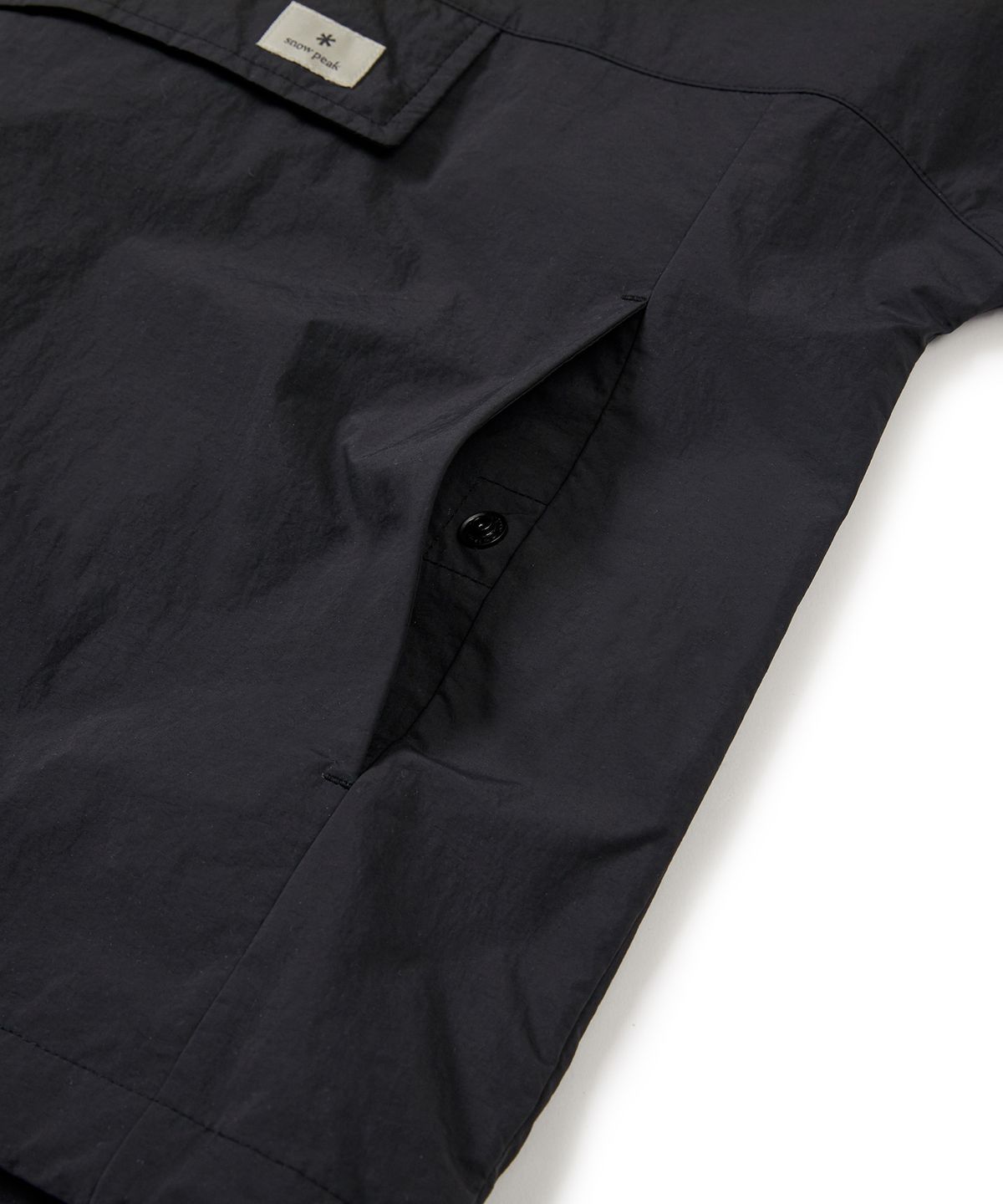 스노우피크 어패럴(SNOWPEAK APPAREL) 타슬란 여성 우븐 반팔 아노락 Black (S24MWLAN51)