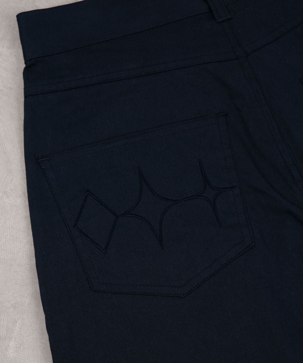 헤레틱(HERETIC) HERETIC PINTUCK COTTON PANTS / navy