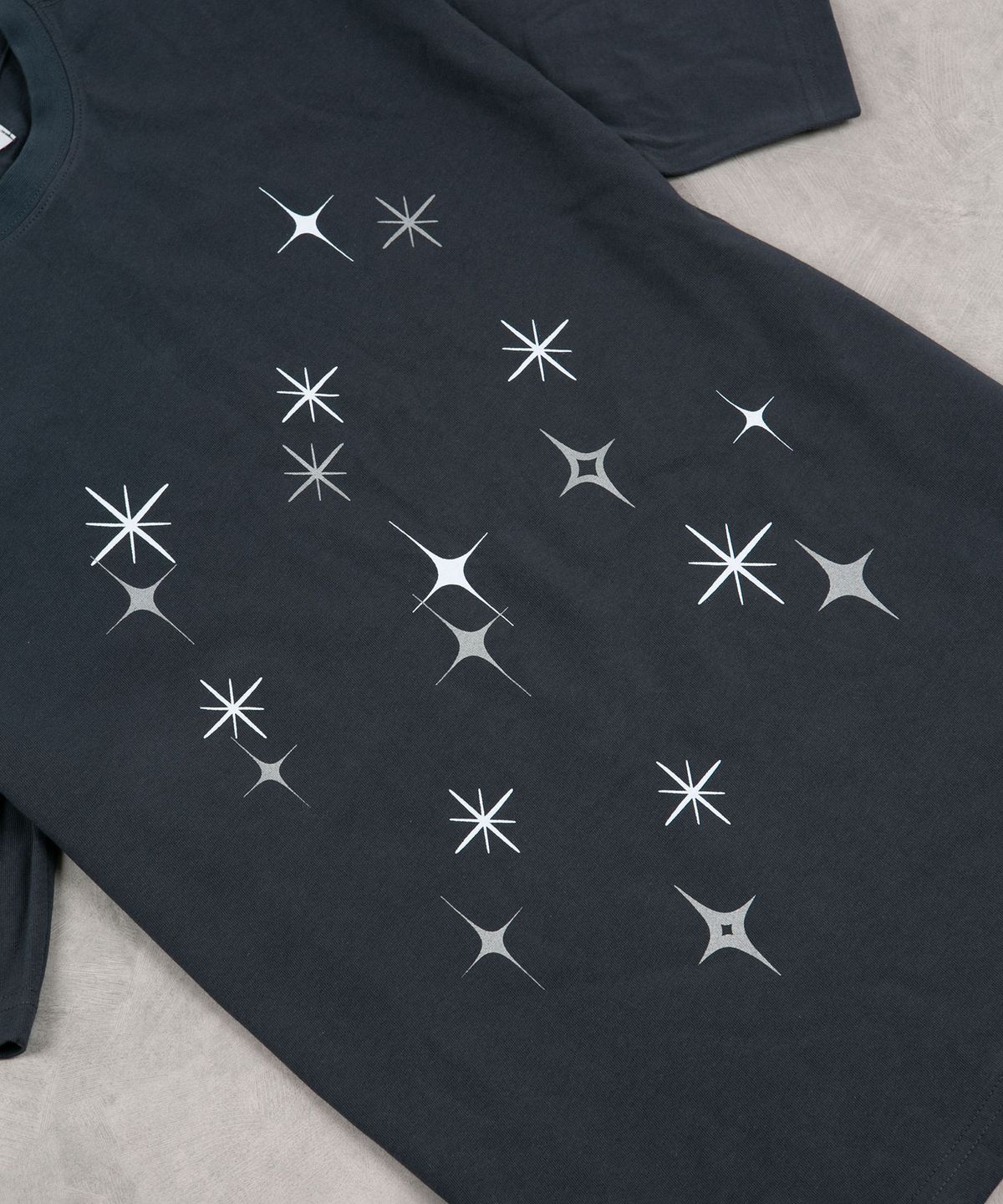 헤레틱(HERETIC) STARLIGHT T-SHIRT / charcoal