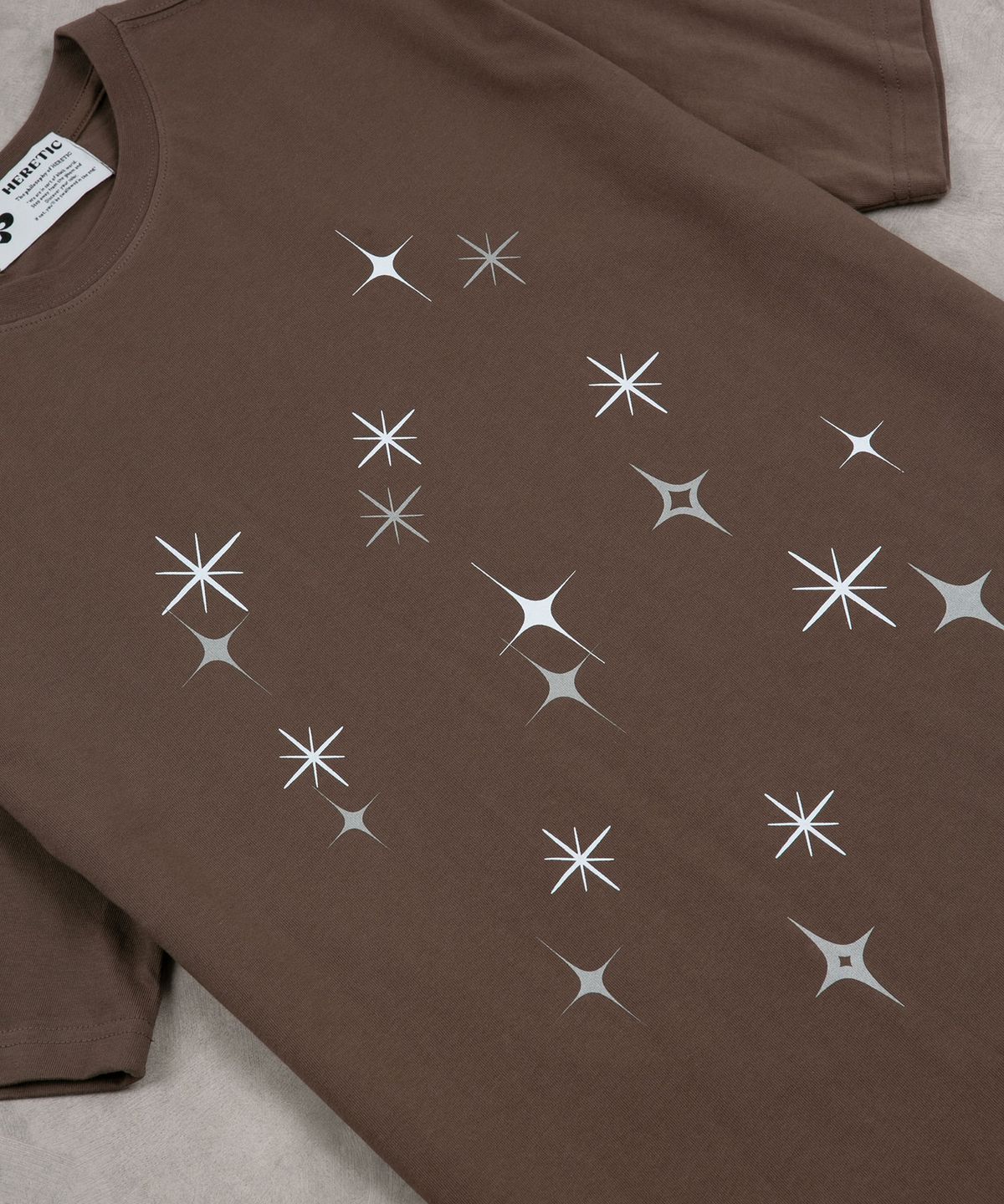 헤레틱(HERETIC) STARLIGHT T-SHIRT / cocoa