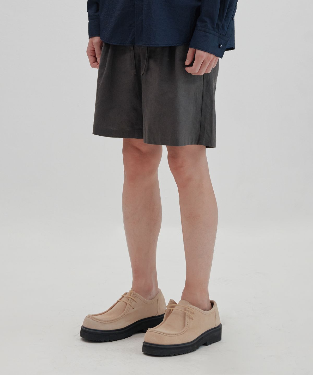 넌블랭크(NONBLANK) 와이드 핏 린넨 하프 팬츠_DARK GREY