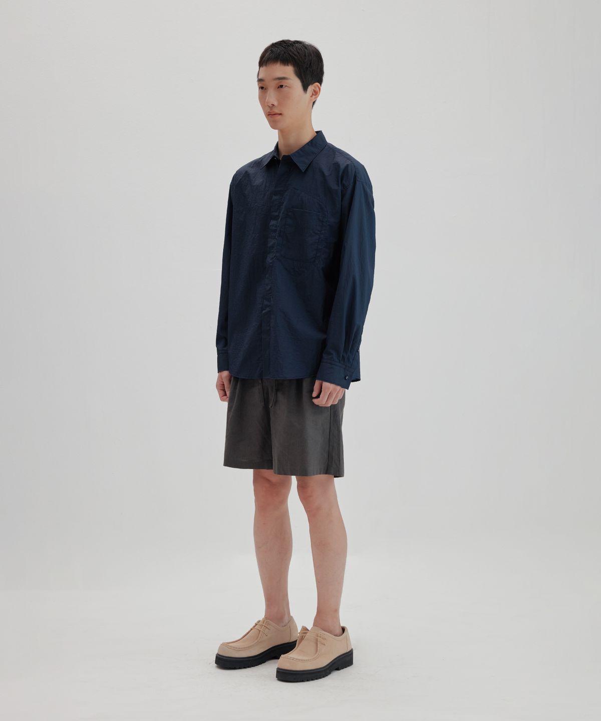 넌블랭크(NONBLANK) 와이드 핏 린넨 하프 팬츠_DARK GREY