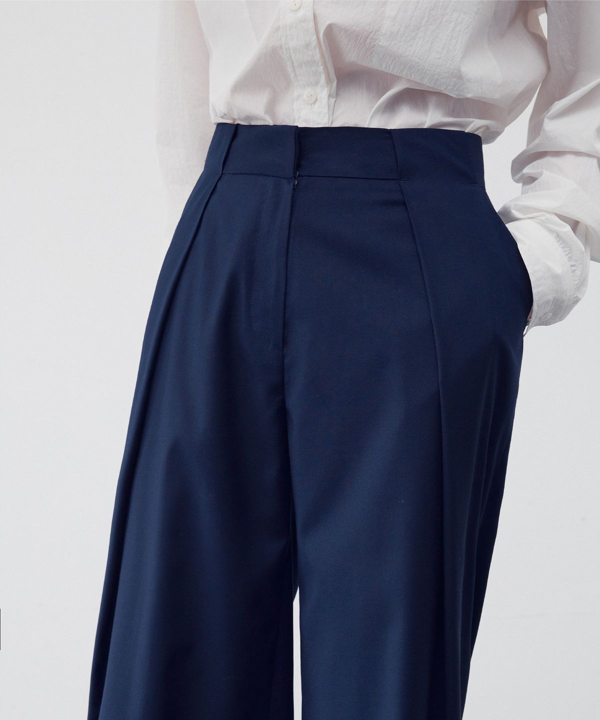 리이(RE RHEE) BELT WAIST DETAIL WIDE LEG TROUSERS NAVY
