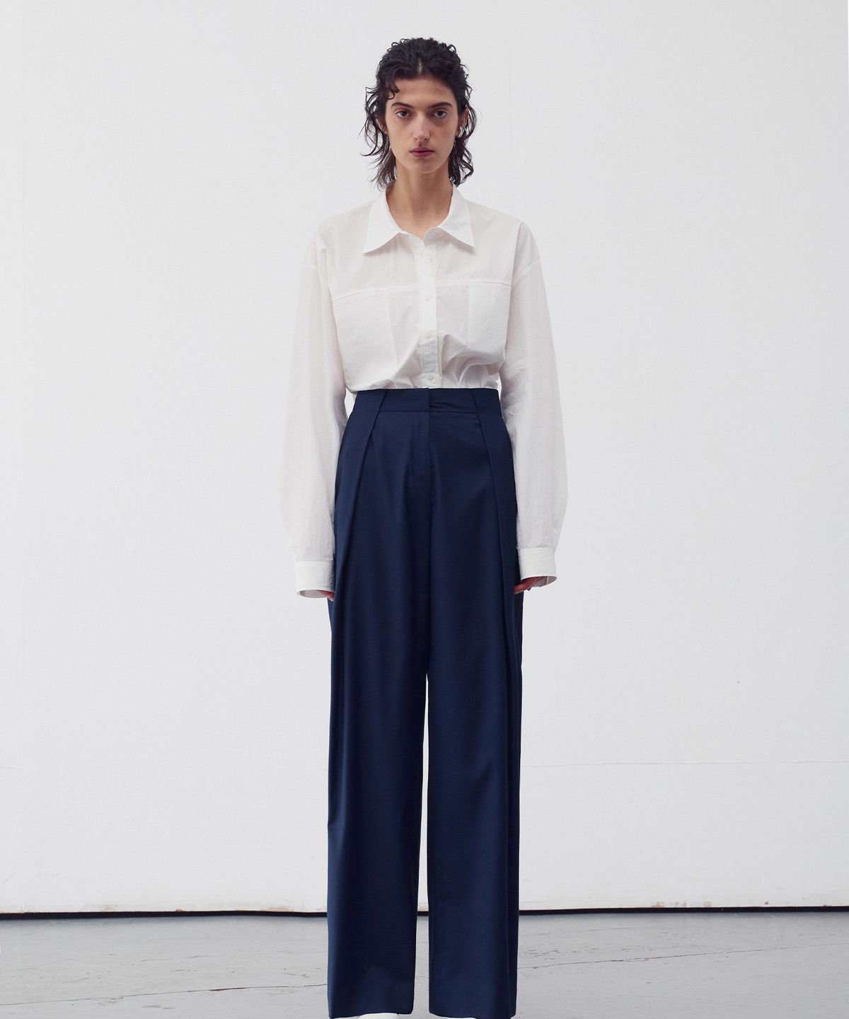 리이(RE RHEE) BELT WAIST DETAIL WIDE LEG TROUSERS NAVY