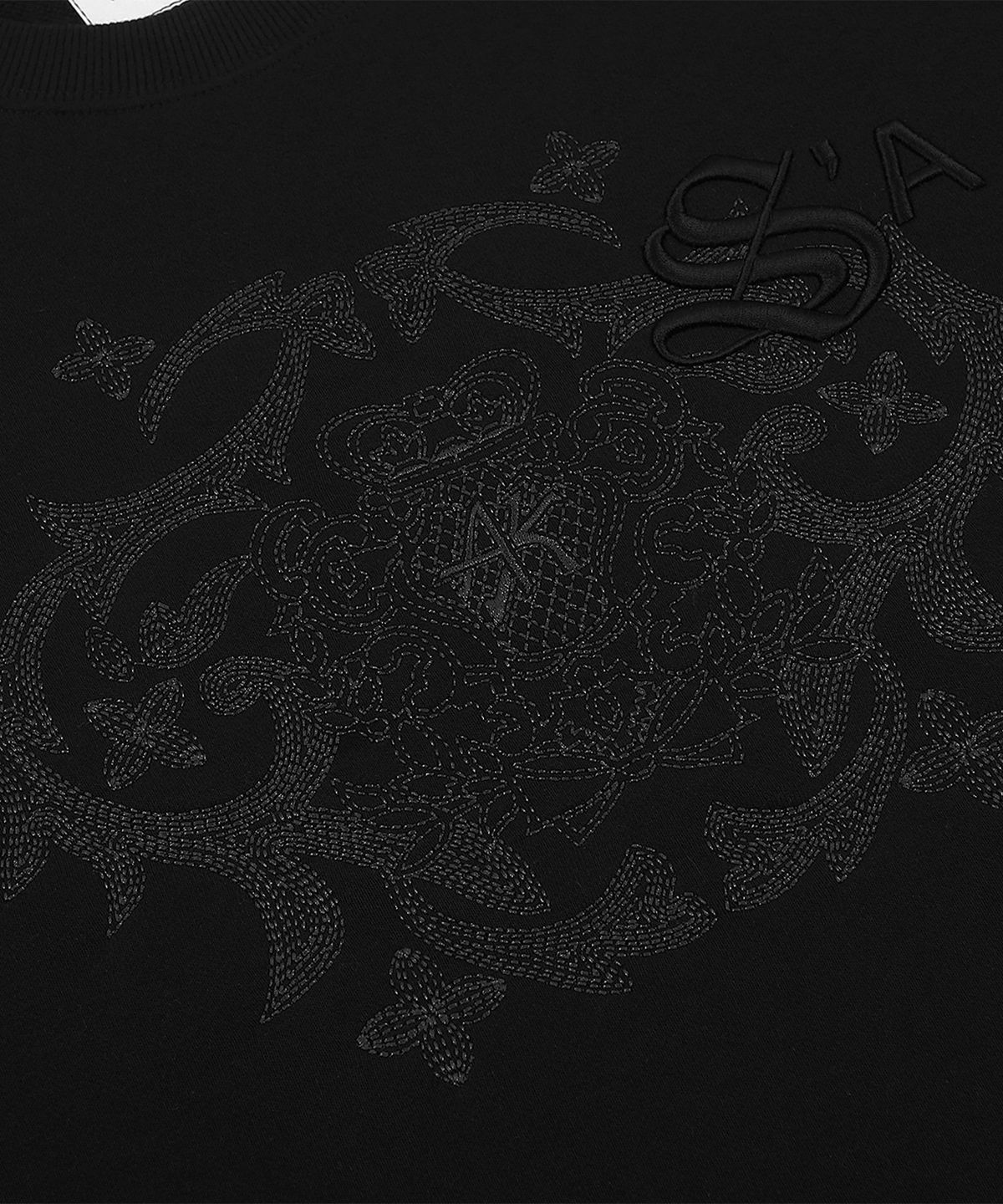 슬로우애시드(SLOWACID) 앙드레김 X 슬로우애시드 그래픽 자수 스웨트셔츠 [블랙]