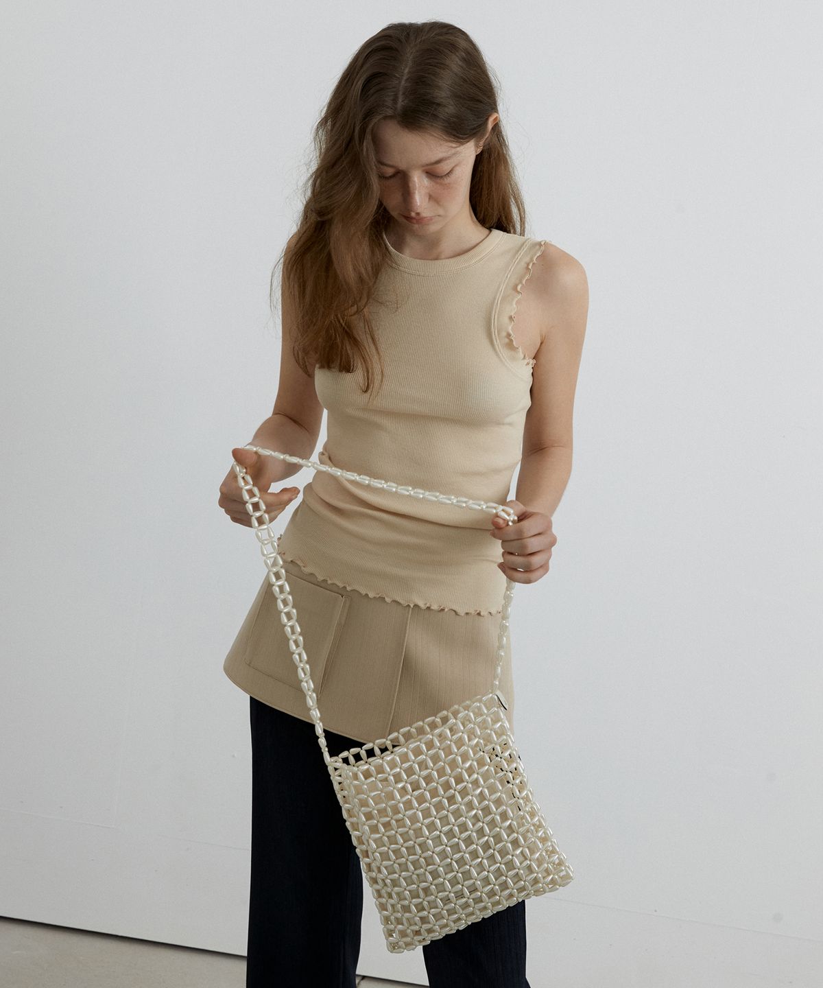 오버듀플레어(OVERDUEFLAIR) WAVE RIBBED SLEEVELESS_LIGHT BEIGE