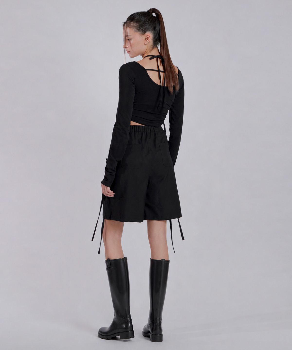 진주유즈(JINJUSE) STRAP POCKET BERMUDA PANTS[BLACK]