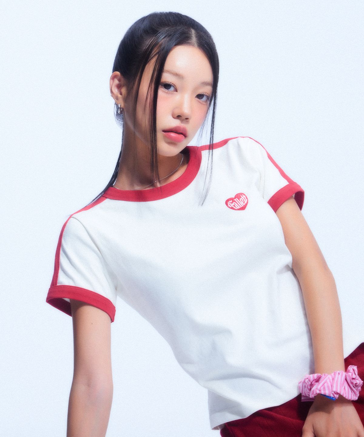 팔렛(FALLETT) 하트 엠블럼 링거 반팔티 스카이 블루