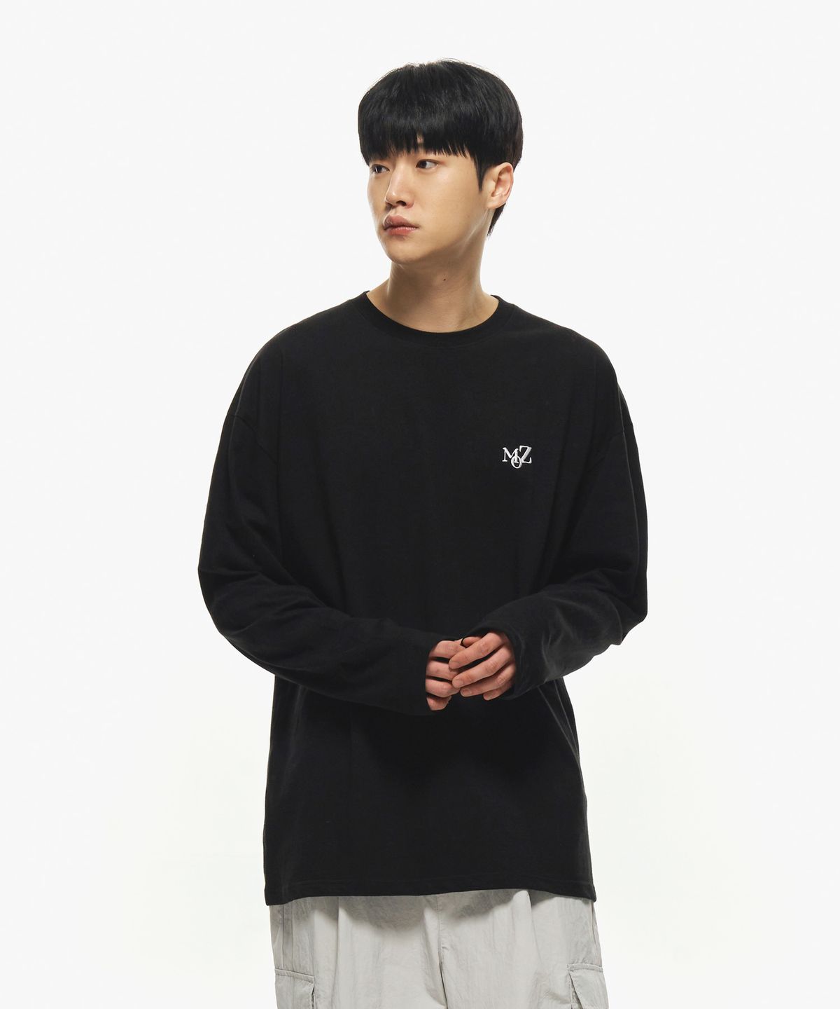 모즈모즈(MOZMOZ) [2PACK] 20s 자수 오버핏 긴팔티셔츠
