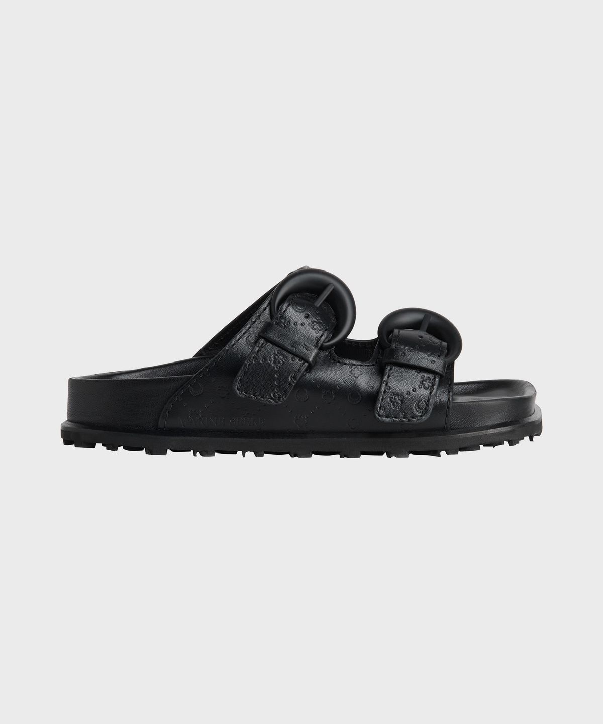 마린 세르(MARINE SERRE) (W) 엠보스 레더 MS 그라운드 샌들 블랙 EMBOSSED LEATHER MS GROUND SANDAL BLACK