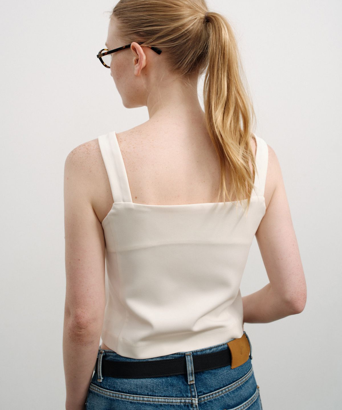 유라고(URAGO) Square button sleeveless top